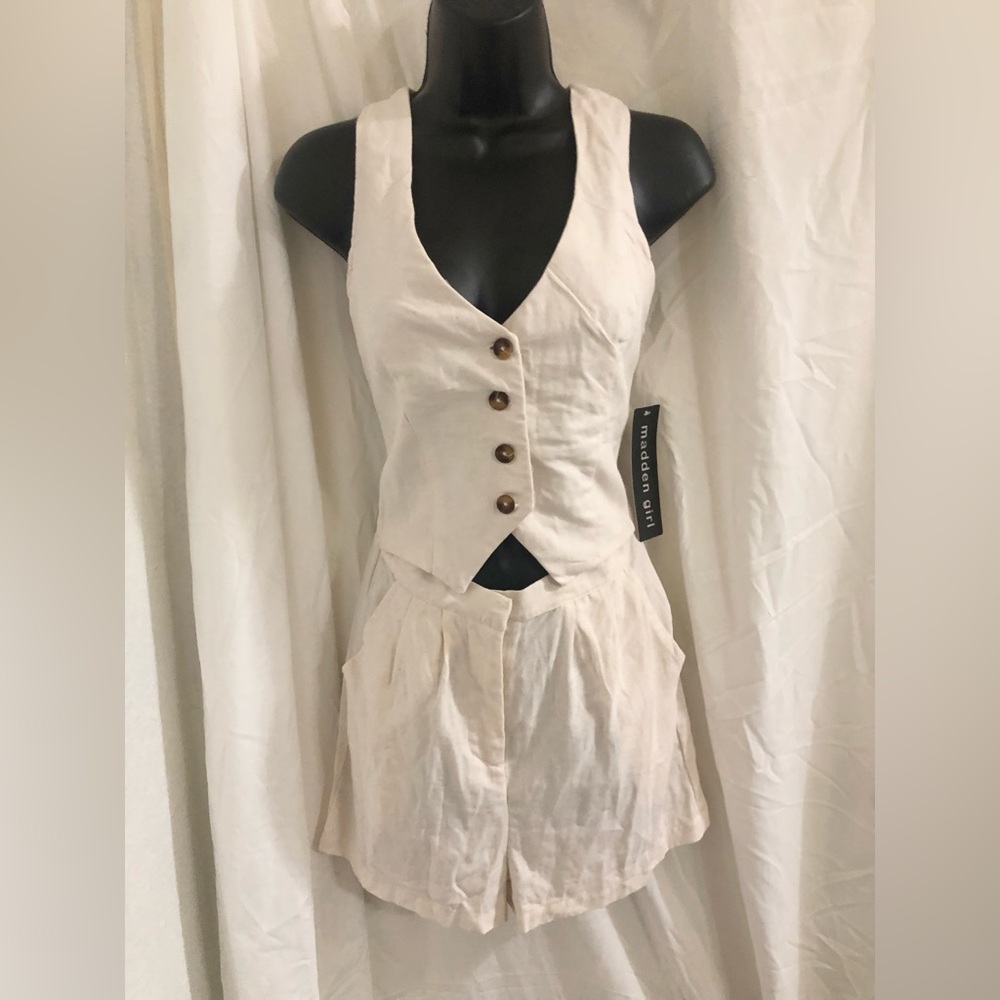 Madden Girl cream button front safari vest style cutout romper size small new